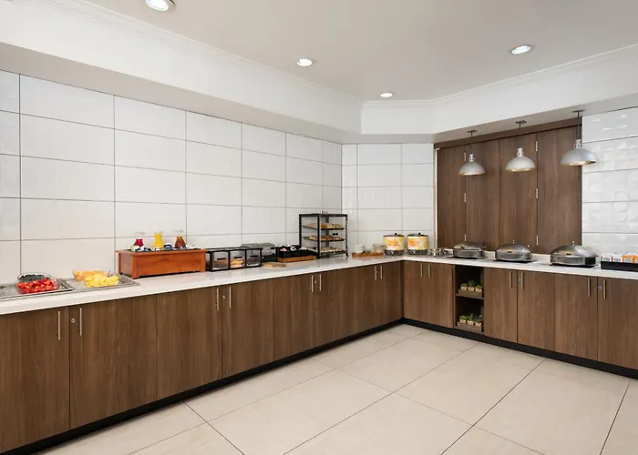 Hilton Garden Hotel 3*
